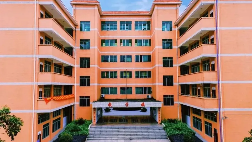 广州东华职业学院院校资料缩略图